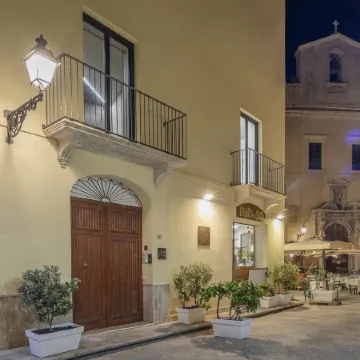 Fiveplace Design Suites & Apartments