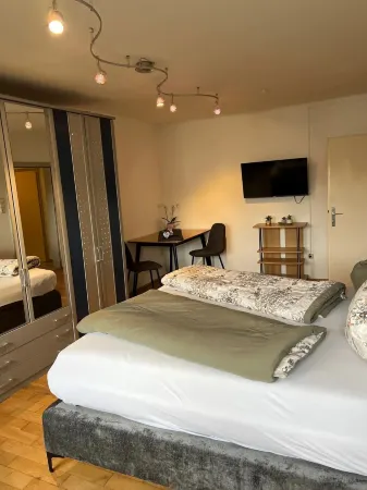 Einzimmerwohnung in Innsbruck Отели в г. Гемайнде Фёльс