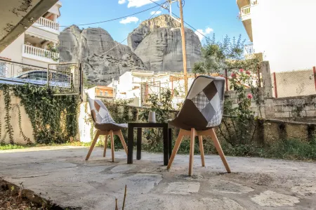 Only Yours Meteora Отели рядом с достопримечательностью «Монастырь Святой Троицы»