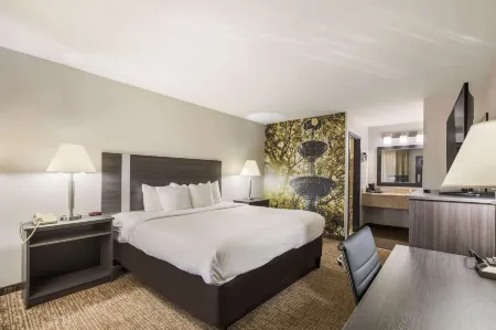 Clarion Pointe Forsyth I-75 Отели в г. Форсайт