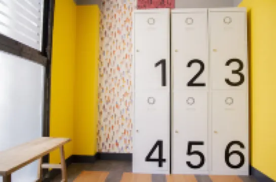 Room00 Valencia Hostel