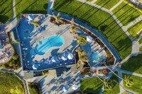 SeaCrest Oceanfront Hotel - Beach
