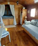 Les Roulottes de la Brauderie Hotel di Brissarthe