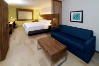 Holiday Inn Express & Suites Playa Del Carmen Hotels in Playa del Carmen