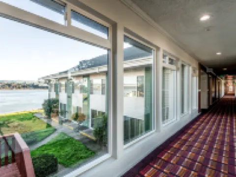 Waldport Bayfront Hotel & Restaurant Hotels in Waldport
