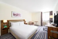 Holiday Inn Leeds - Wakefield M1, Jct.40 Hotel dekat Fanny and Bacardi Bar, Terrace and Club