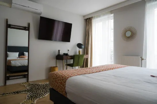 Hôtel la Pièce Hotel berhampiran Dataran St. Gery