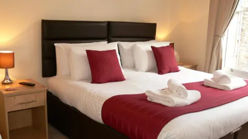 The Home Arms Guesthouse - Homestays