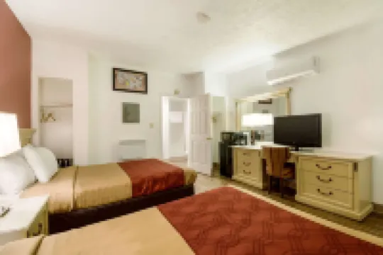 Econo Lodge Inn & Suites Lake Harmony - Pocono Mountains Area