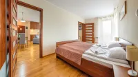 Apartamenty Sun & Snow Rozewie - Basen w Sezonie, Plac Zabaw, Sauna, Blisko plaży فنادق في Jastrzebia Gora