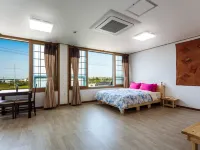 Jeju Wayo Pension Hotels near Gogwansa