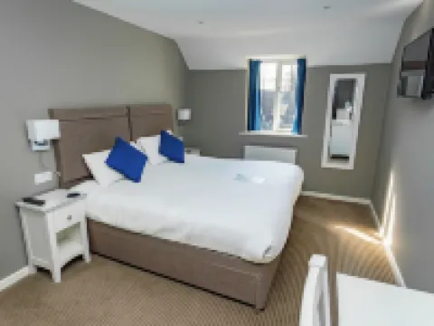 The Thatch Inn Hotels in Gloucester