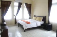 Villa Sofia Kota Bunga Hotels in Sukaresmi