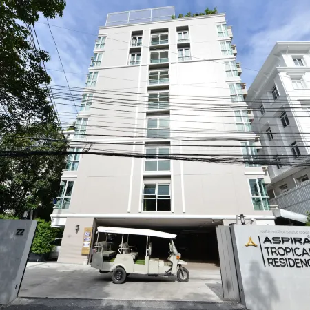 Aspira Tropical Residence Thong Lor Отели рядом с достопримечательностью «Торговый центр SeenSpace»