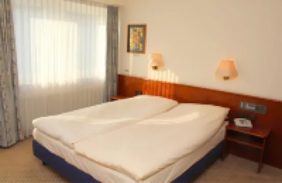 هوتل إلبرويخ دوسيلدورف Hotels near هولتهاوزِن
