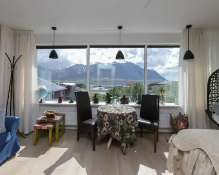 Blómasetrið Homestay Hotels in Borgarnes