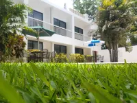 Hotel Holly Hotels near El Museo de la Cancion Yucateca