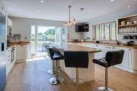 Hopkins Retreat Farm - 5 Bedroom House - Swansea Hotels in Mawr