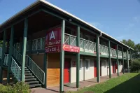 Brit Hotel Lyon Nord Dardilly Hôtels à proximité de : L'École LDLC