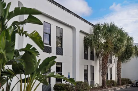 Orlando Palms Отели рядом с достопримечательностью «Hukoo's Family Fun»