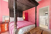 The Ancient Gatehouse & Rugantino Restaurant Hotel di Wells