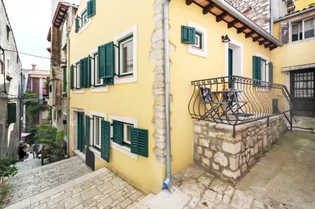 Yellow House Rovinj Отели в г. Ровинь