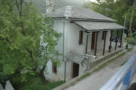 Split-Level House in East Pelion Отели в г. Tsagkarada