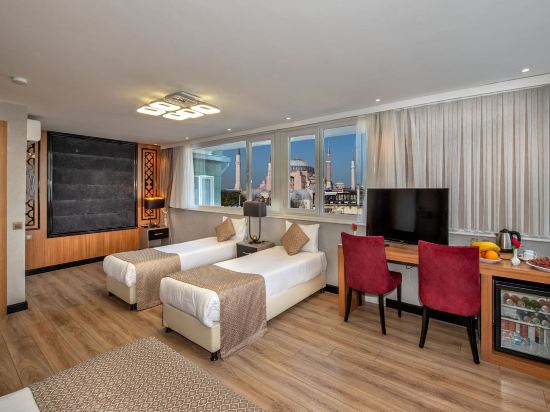 Aristocrat Hotel