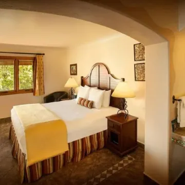 Los Arboles Hotel