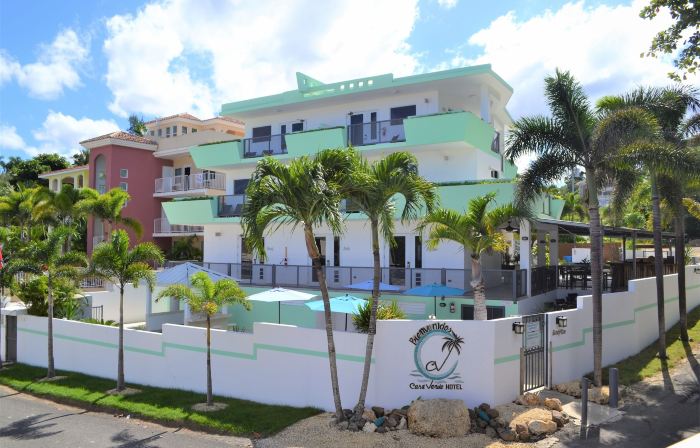 Casa Verde Hotel - Steps to the Beach, Pool, Restaurant & Bar