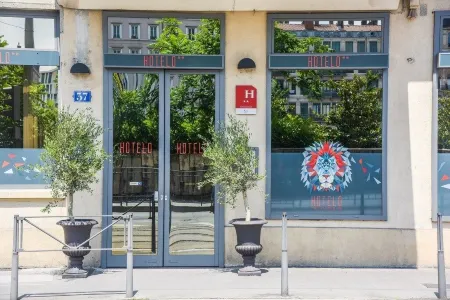 Hotelo Lyon Charité Отели рядом с достопримечательностью «Flower Tree»