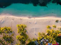 Coral Costa Caribe Beach Resort - All Inclusive - Beach