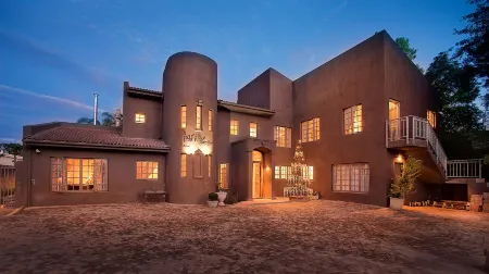 Baruch Guesthouse on Lovell Отели рядом с достопримечательностью «Rust en Vrede Wine Estate»