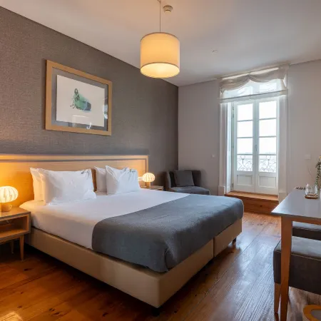 Santa Catarina FLH Suites Отели рядом с достопримечательностью «Театр Колизей-Порту»