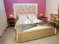 Chrissa Camping Rooms & Bungalows Hotels in Delphi