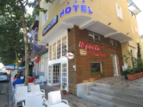 Hotel Town House Hotels near Checkpoint