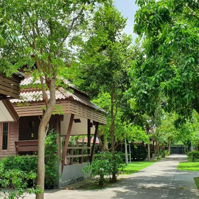 Ruenpruksa Resort Отели рядом с достопримечательностью «Ао Манао»