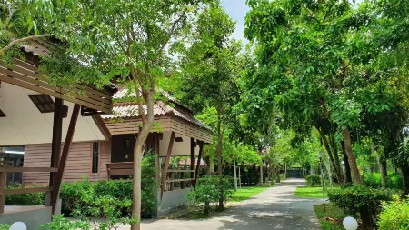 Ruenpruksa Resort Отели в г. Прачуапкхирикхан