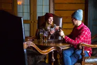 Emerald Lake Lodge - bar