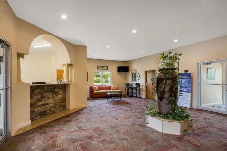 SureStay Hotel by Best Western Whittington Rend Lake Отели в г. Кристофер