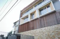 Facade Hotel Tawangmangu, Azana Hotels Collection Hotel dekat Toko Pojok Pak Kumis