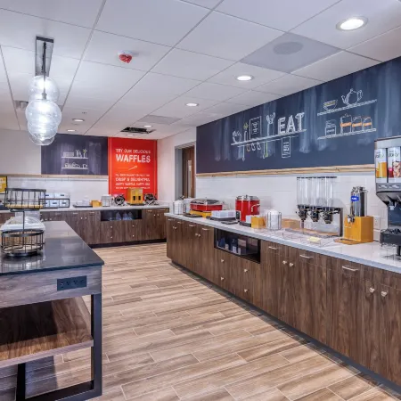 Hampton Inn & Suites by Hilton Bakersfield Central