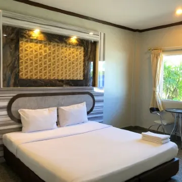 Soda Resort Hotels near Kamphaeng Phet City Pillar Shrine