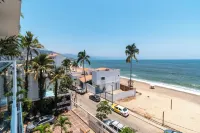 The Paramar Beachfront Boutique Hotel with Breakfast Included - Downtown Malecon - Mountain View