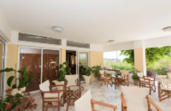 レオニーダス ホテル アンド ステューディオス