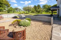 East Hook Farmhouse Hotels in 
