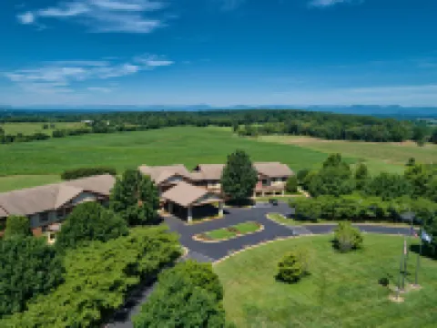 Round Hill Inn Hotels in Orange