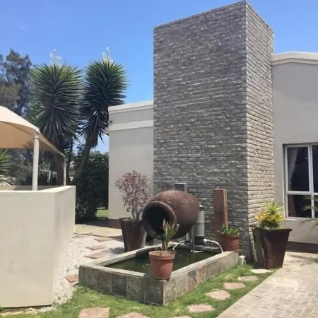 Meransha Self Catering CC Отели в г. Уолфиш-Бей