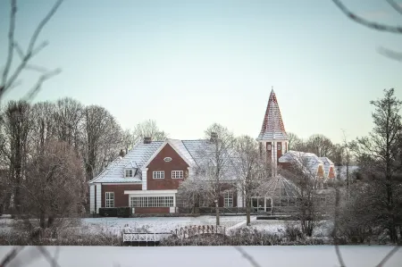 Hotel Sørup Herregaard Отели в г. Хаслев