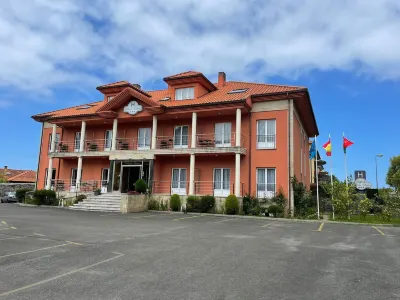 Villa de Llanes فنادق في La Pereda de Llanes